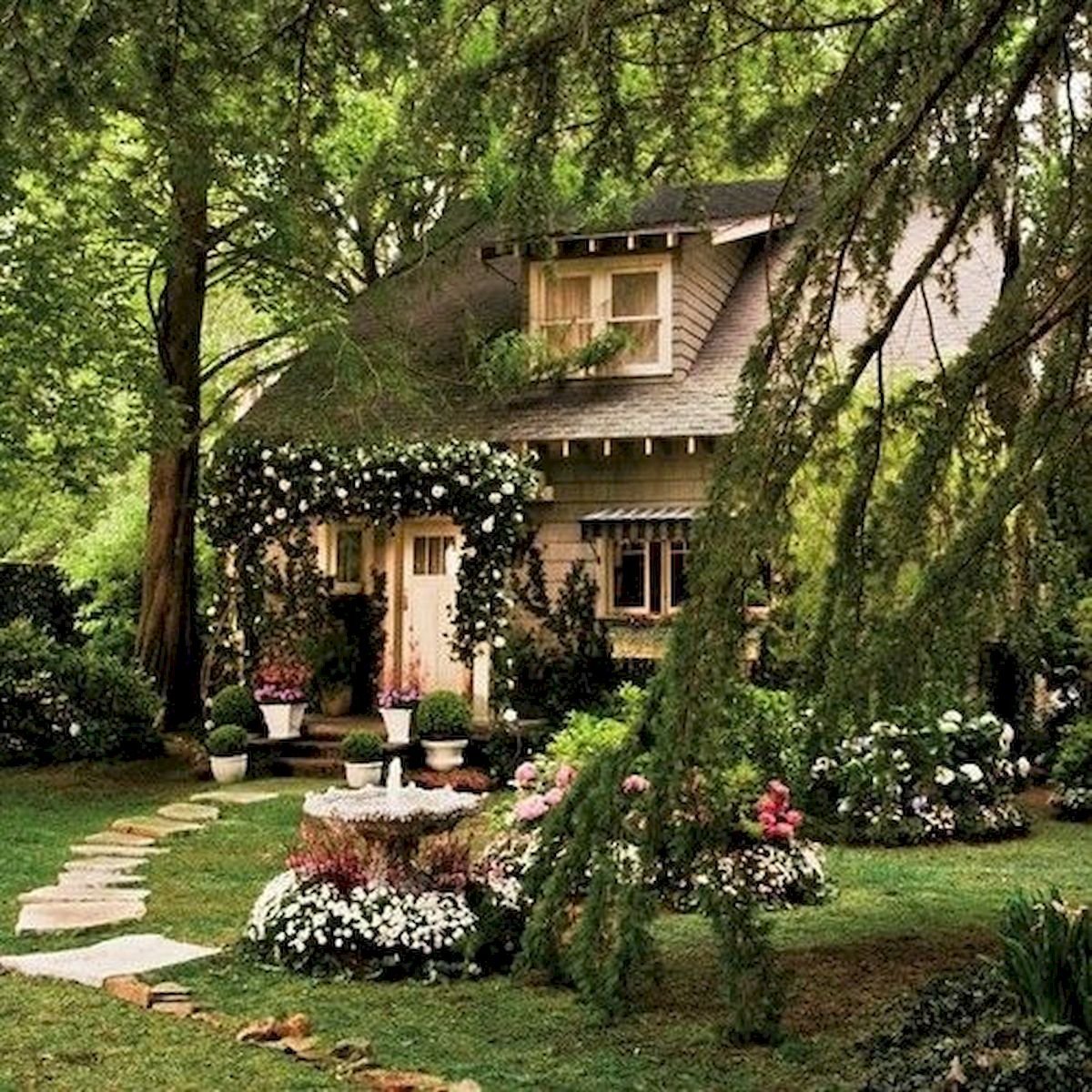 Красивый Дом С Садом