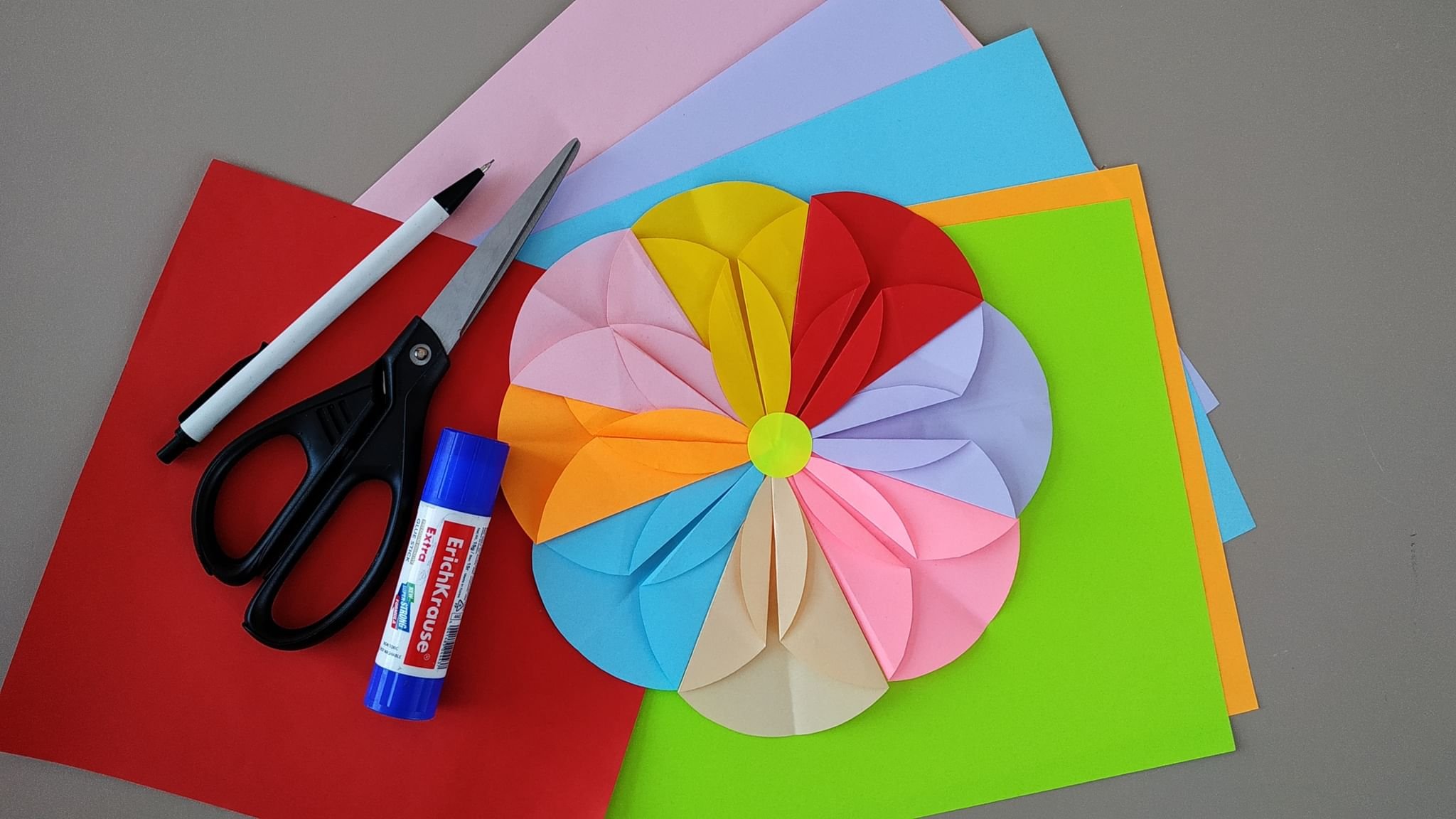 Цветик-семицветик из гофрированной бумаги. 🌈 DIY