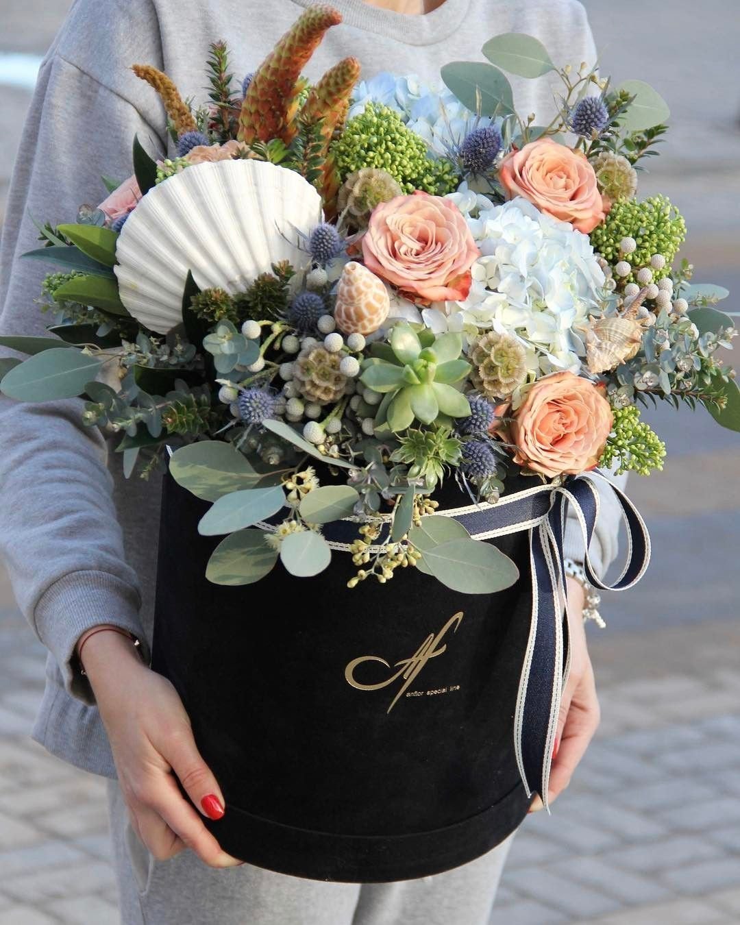 Современный букет цветов
