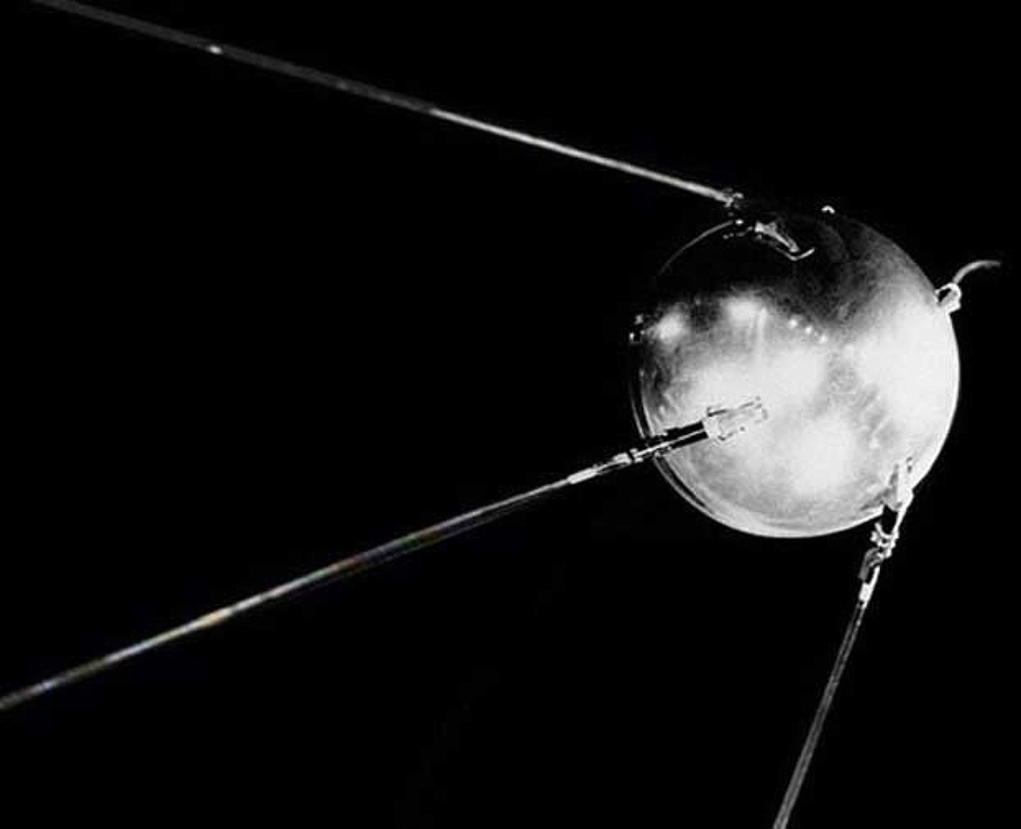 Диаметр первого искусственного спутника. Спутник 1 первый искусственный Спутник земли. Первый искусственный Спутник земли 1957. Спутник 1 СССР. Искусственный Спутник СССР 1957.