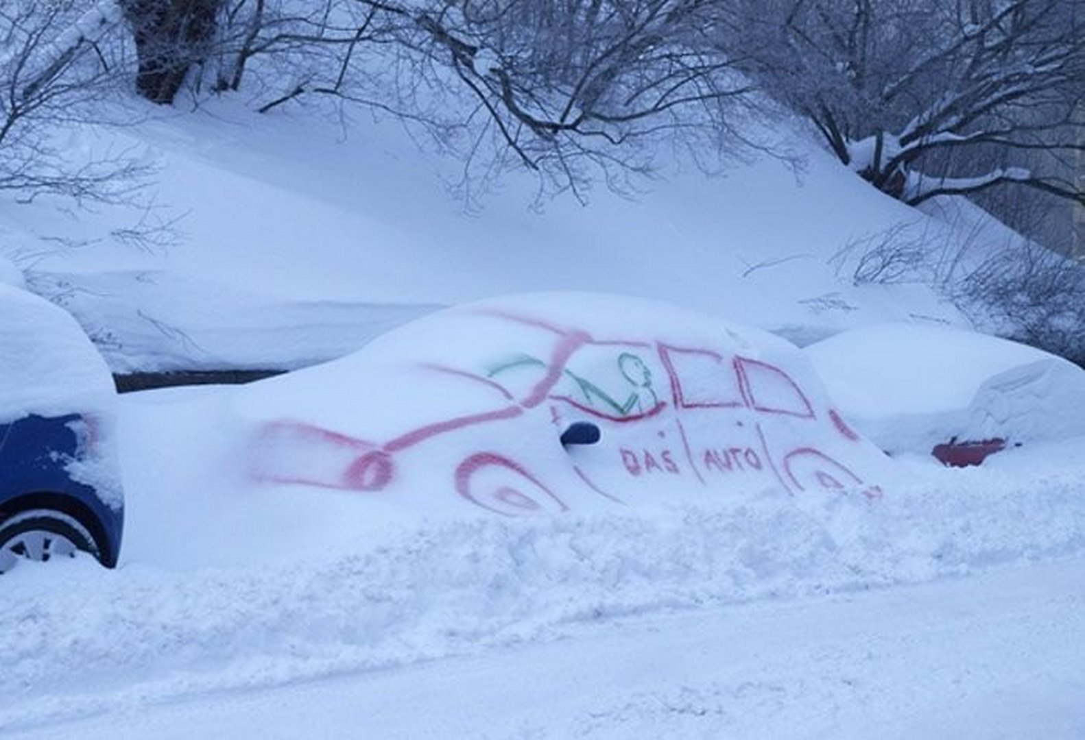 Снег смешная картинка. Машина в сугробе. Машина в снегу. Машина в сугробе прикол. Машина под снегом.