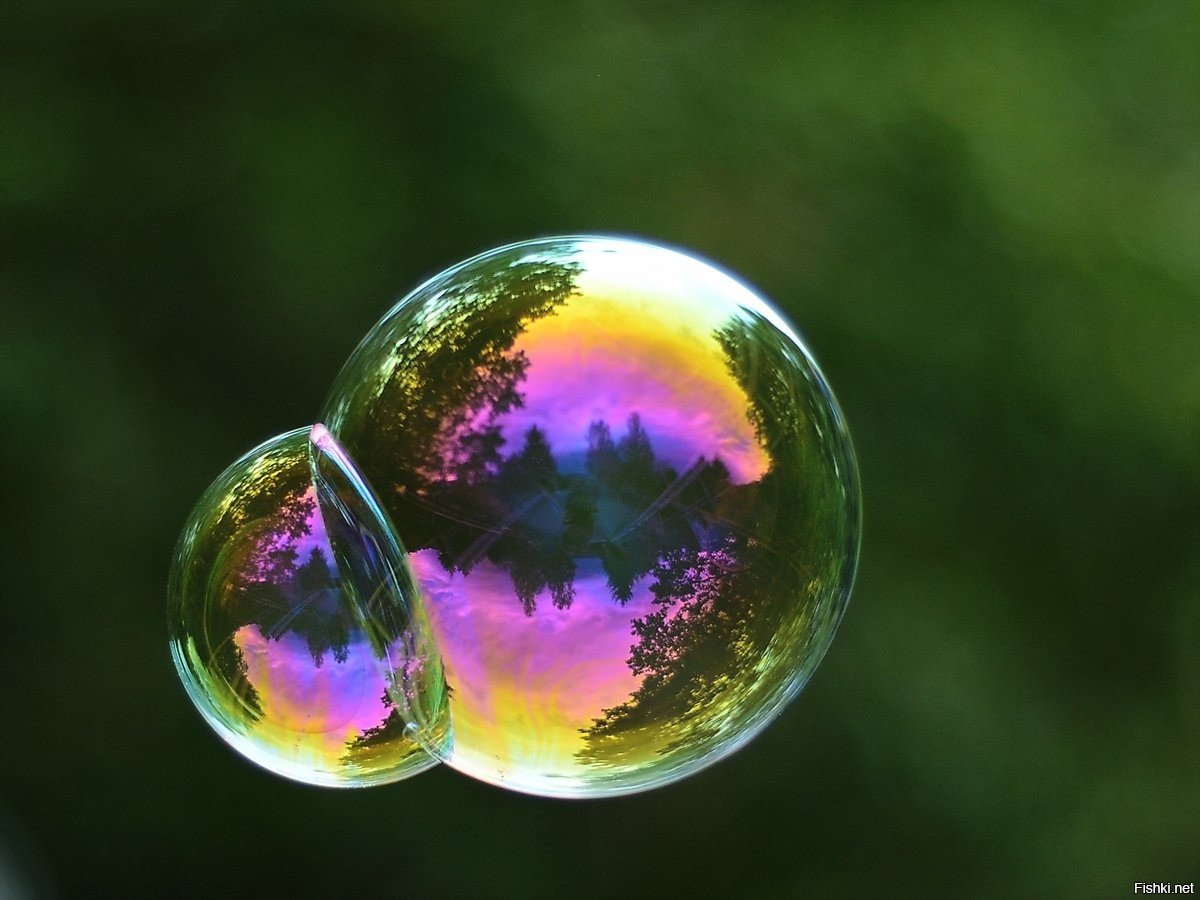 Интерференция в мыльных пузырях. Интерференция света на мыльном пузыре. Мыльный пузырь интерференция. Цветные мыльные пузыри. Мыльный пузырь в пузыре.