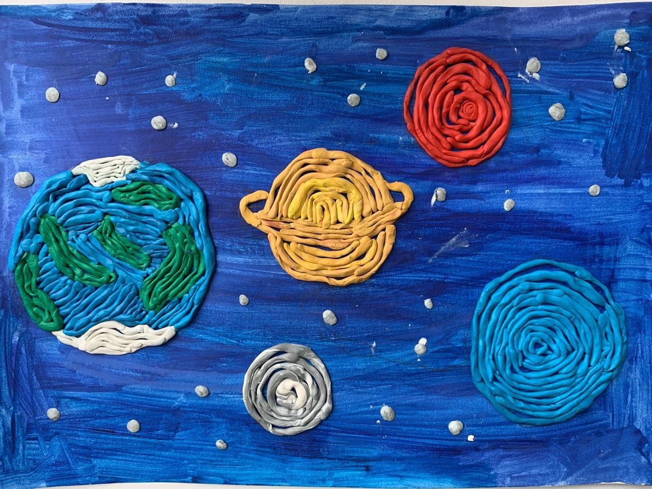 Лепка ко дню космонавтики. Поделки из пластилина на тему космос. Рисование пластилином космос. Аппликация из пластилина на тему космос. Пластилинография для детей на тему космос.