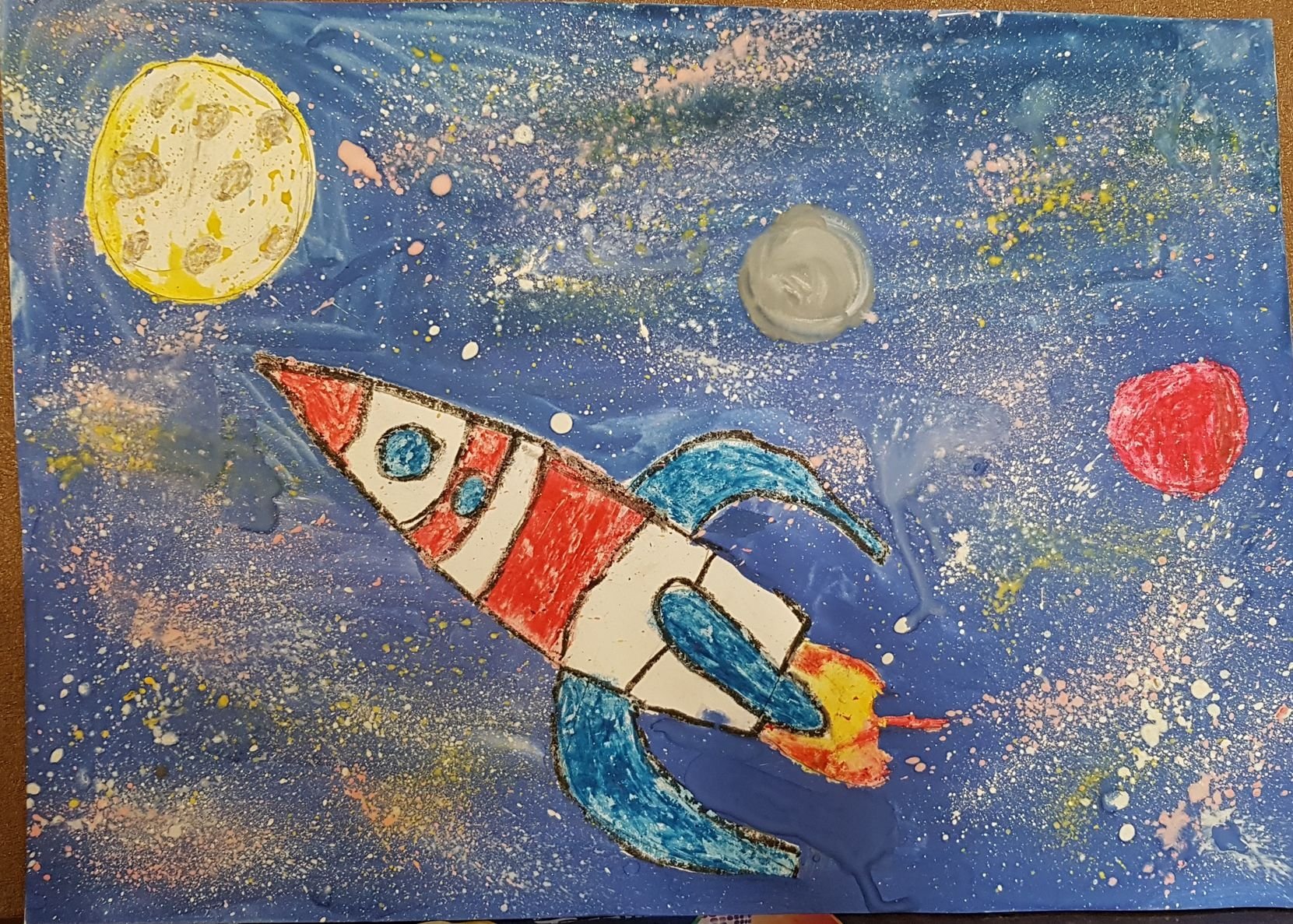 Рисунок ко дню космонавтики 3 класс красками. Космос рисунок для детей. Рисунок ко Дню космонавтики. Рисование ко Дню космонавтики. Рисунки на тему космос для детей.