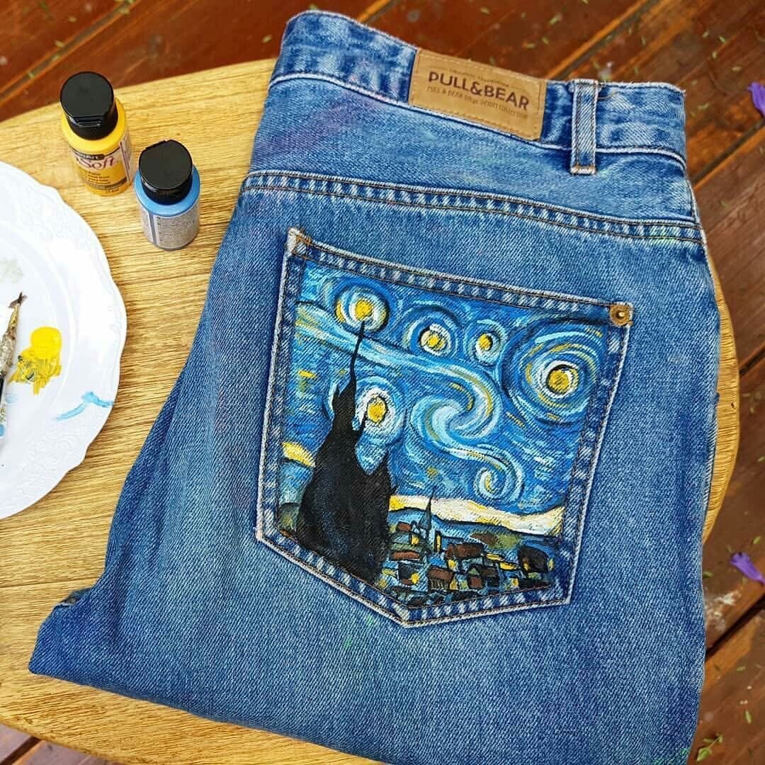 Карман джинсов рисунок. Раскрашенные джинсы. Расписные джинсы. Расписать джинсы акриловыми красками. Джинсы разрисованные акрилом.