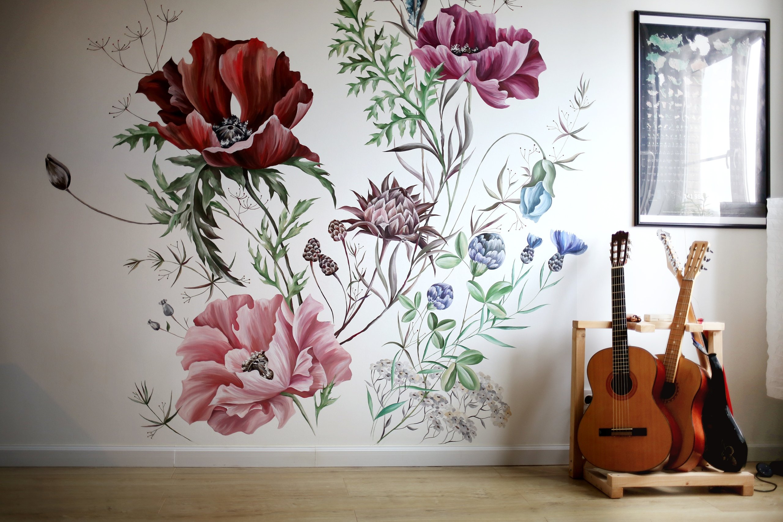 Цветы на стене: 6 видов обоев с цветами на любой вкус