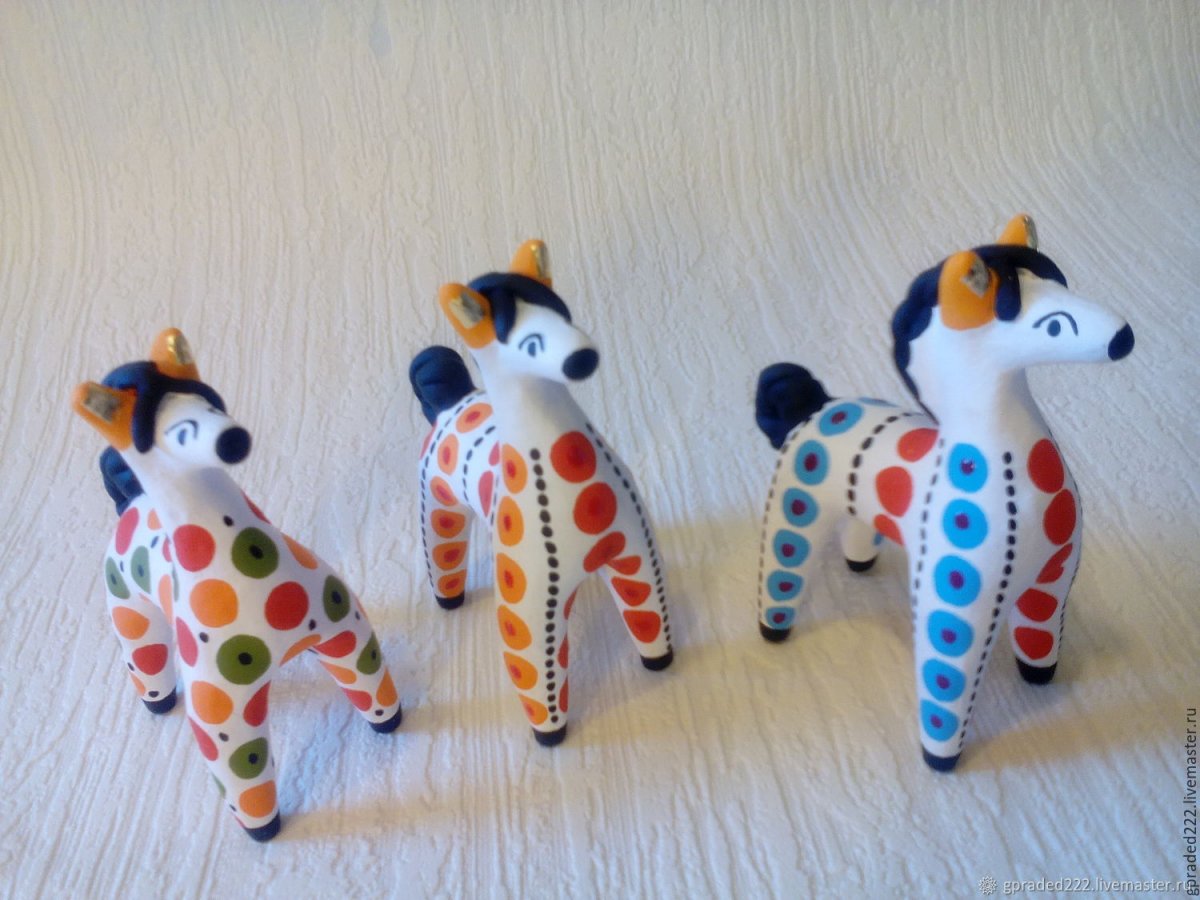 Глиняная лошадка Дымковская