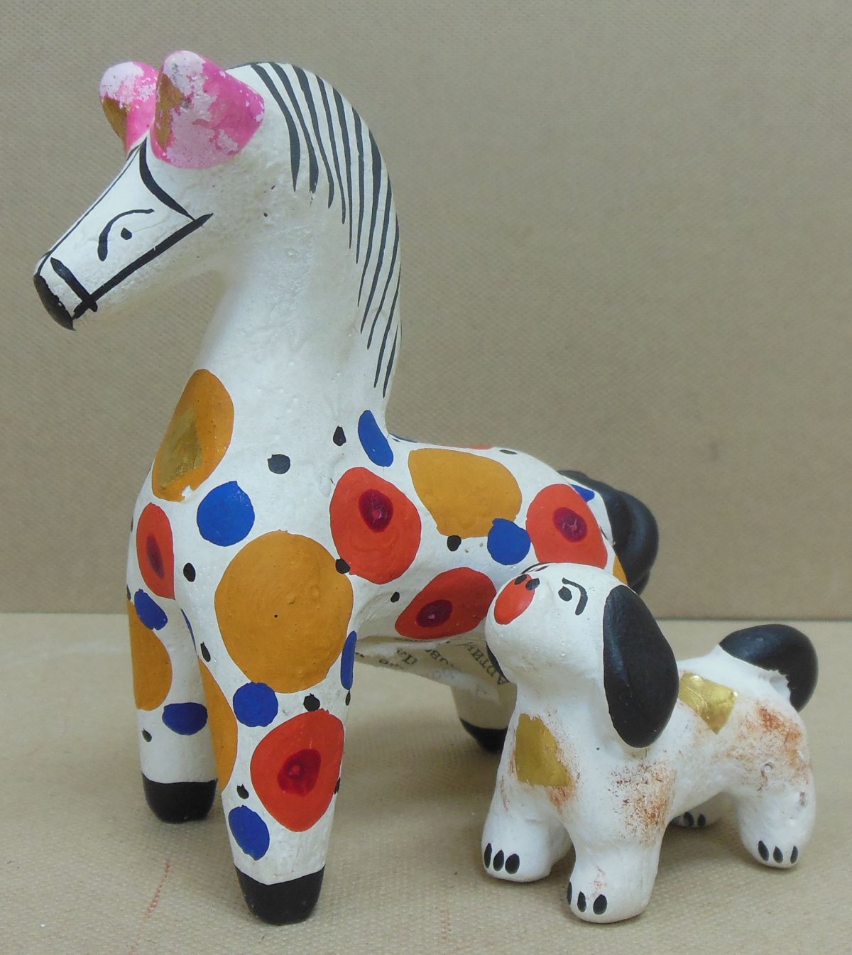 Дымковская глиняная игрушка кавалер