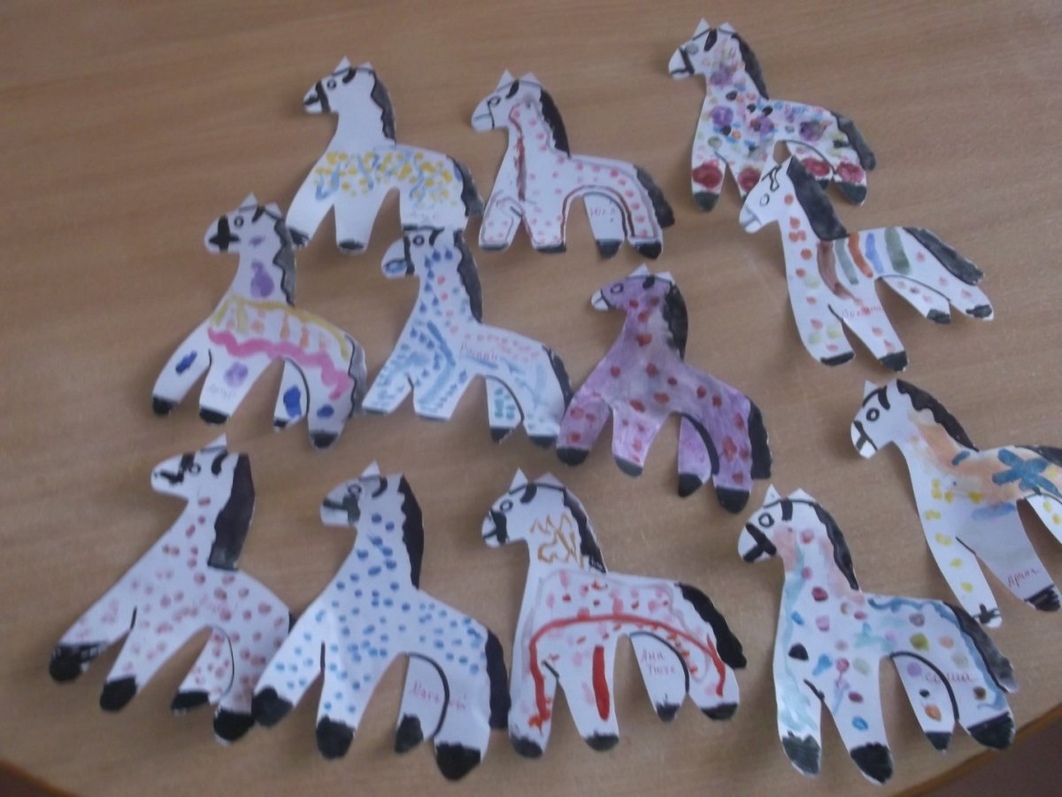 Дымковская лошадь пластилина лошадь