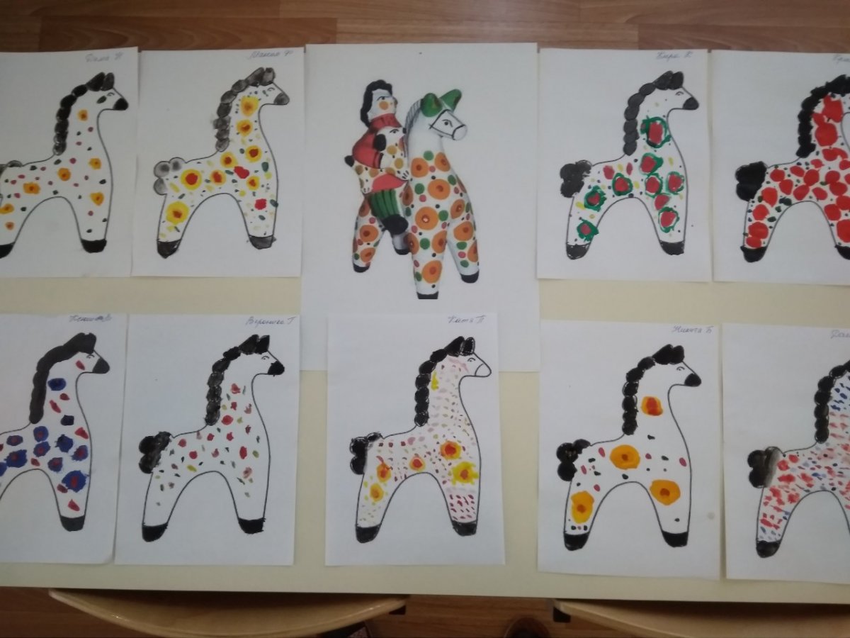 Дымковская игрушка Гусар