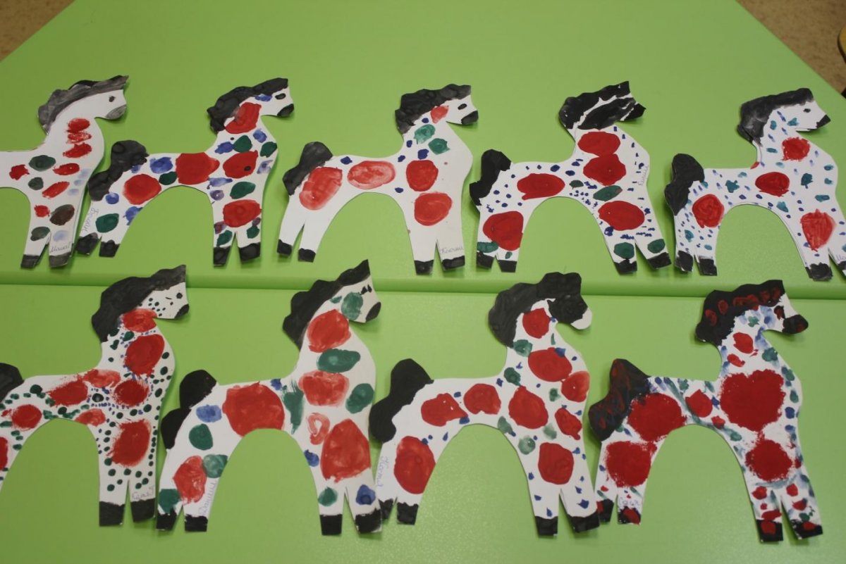 Аппликация кони на лугу старшая группа