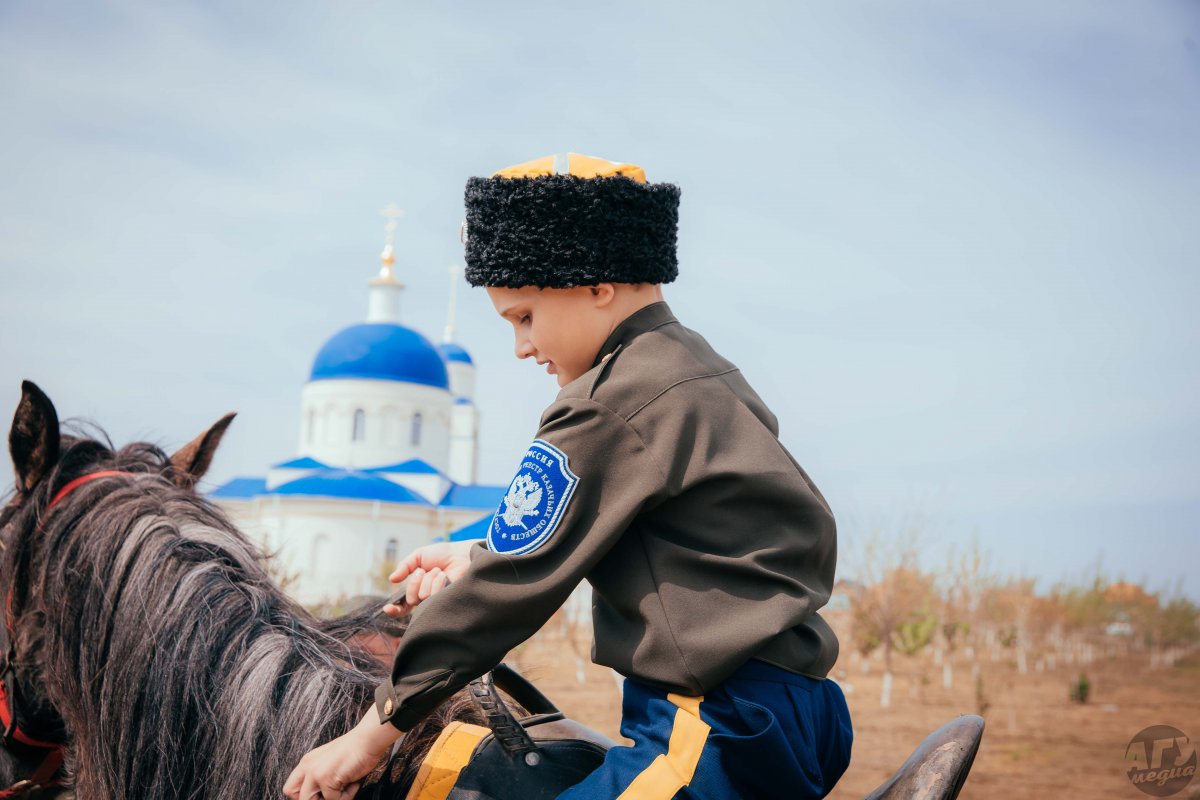 Раненый казак на коне