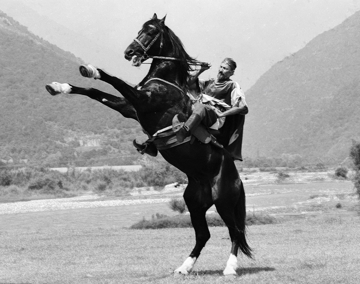 Мухтарбек Кантемиров на лошади