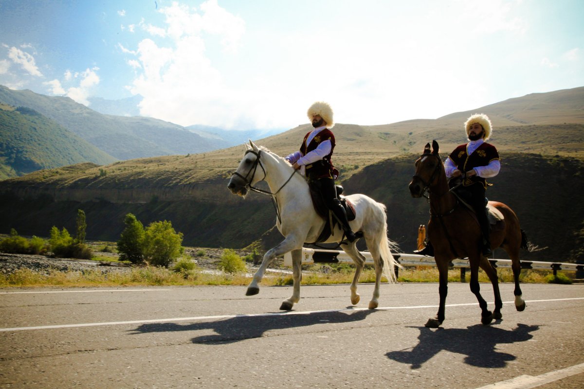 Горы Кавказ джигит