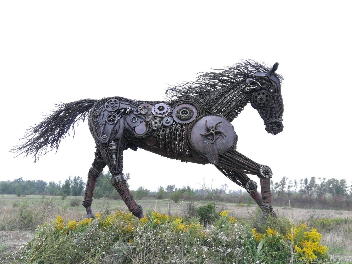 Лошадь из металла