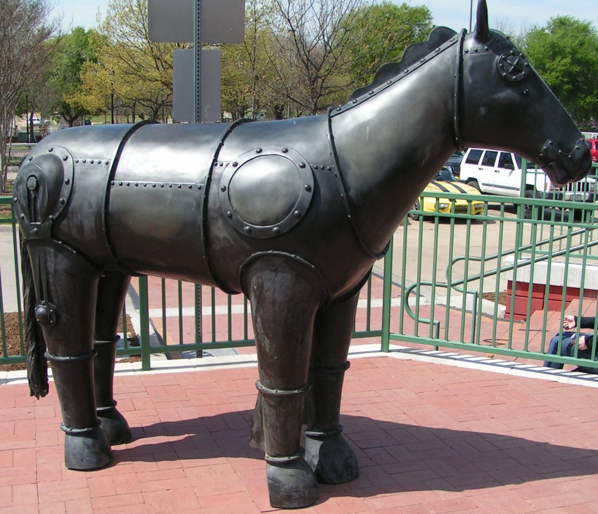 Железный конь скульптура