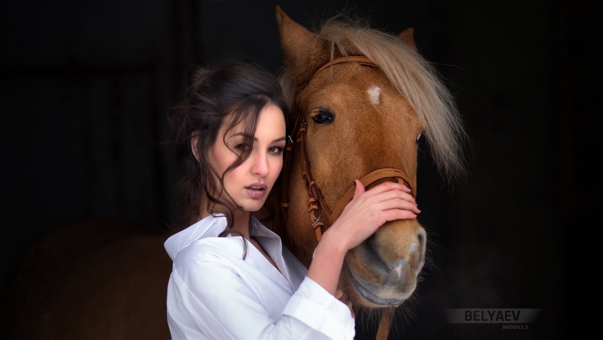 Портрет девушки с лошадью