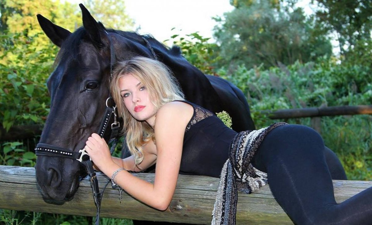 Кобылы женщины