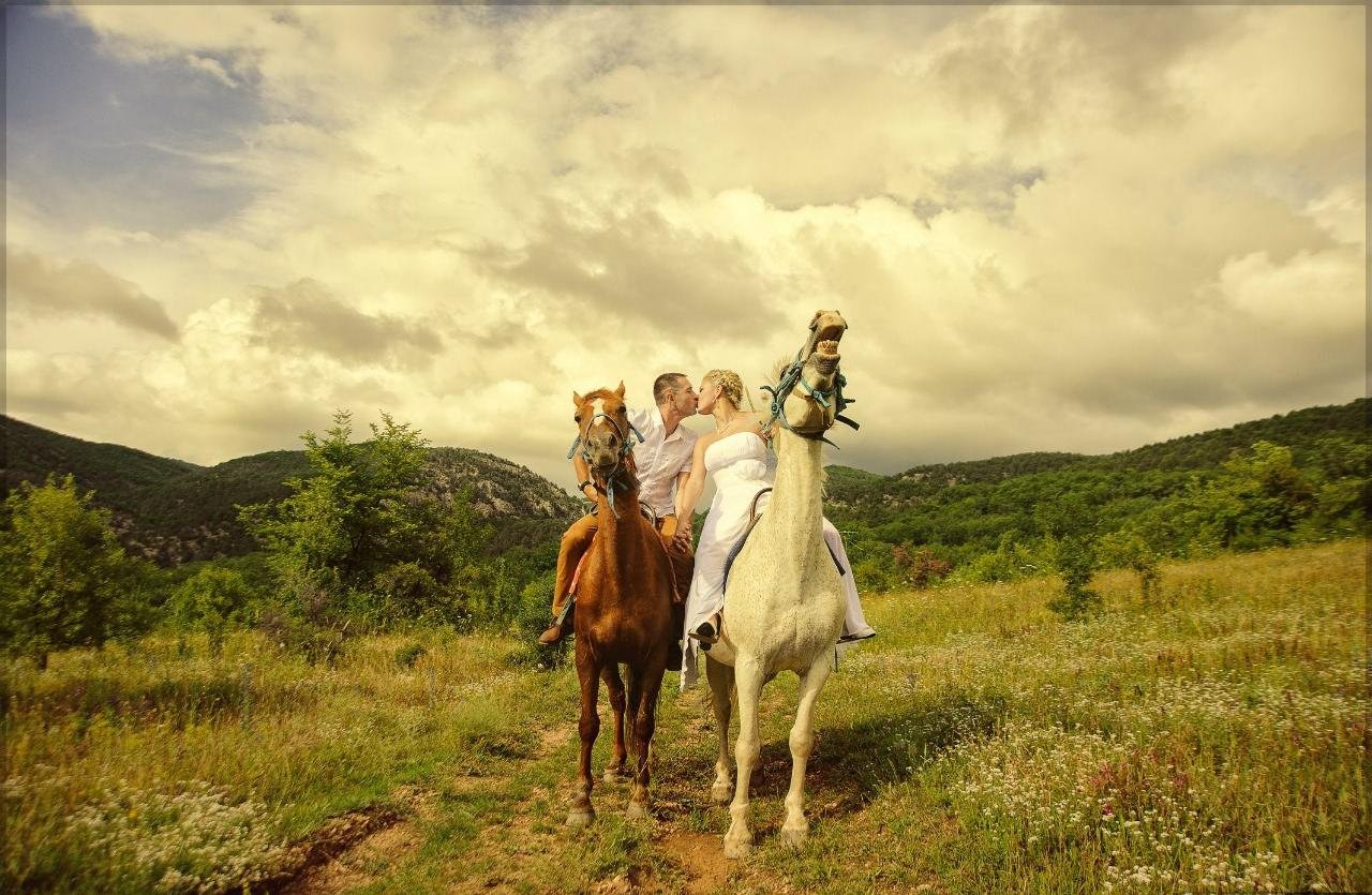 Конные прогулки кисловодск. Всадник джигит. Свадьба в горах на лошадях. Всадник на коне. Фотосессия с лошадьми в горах.