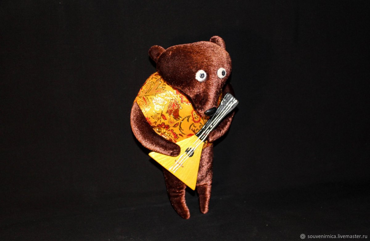 Медведь с балалайкой