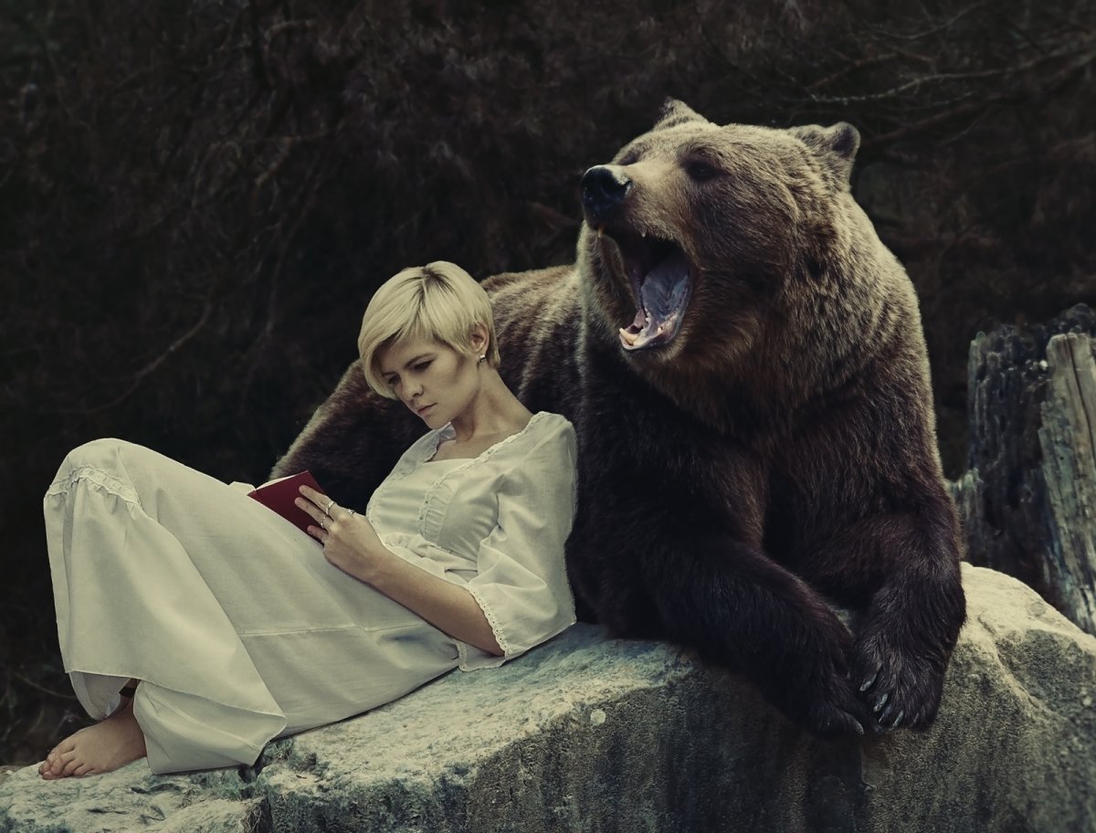 Блондинка с медведем