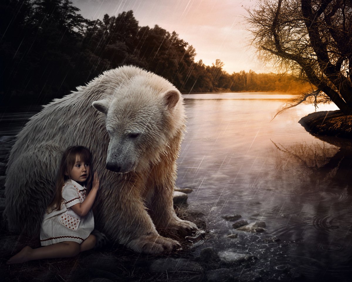 Медведь и маленькая девочка