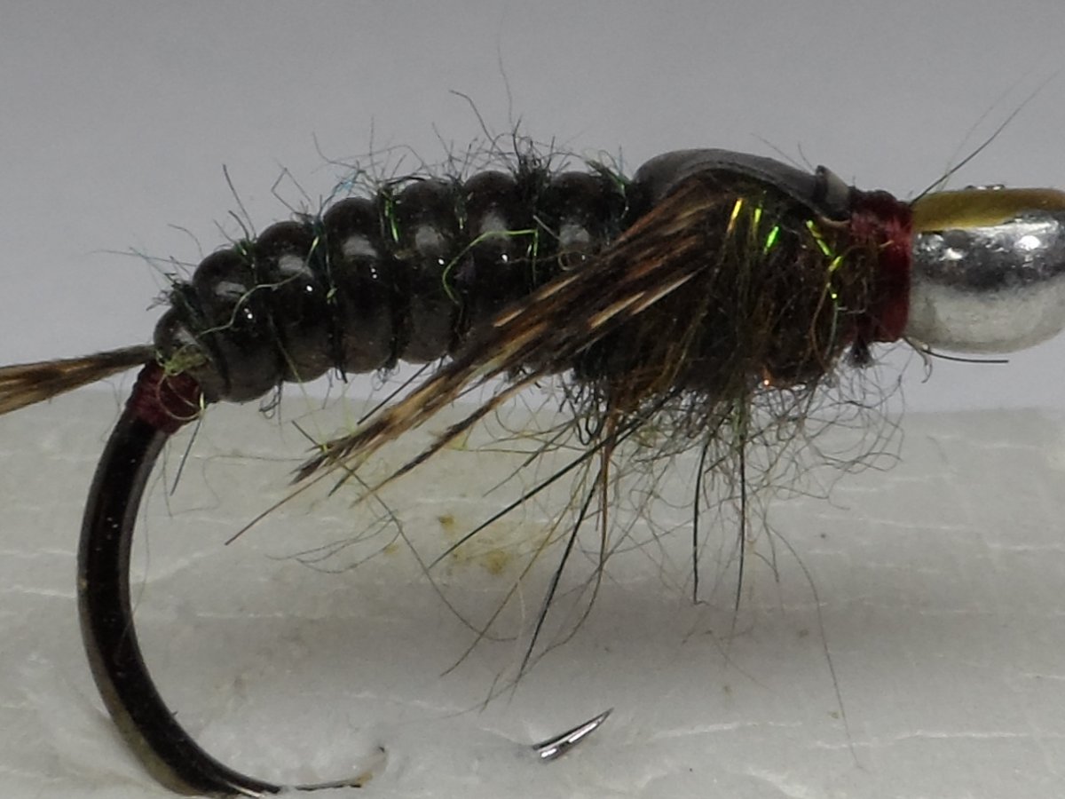 Нимфа ручейник на хариуса