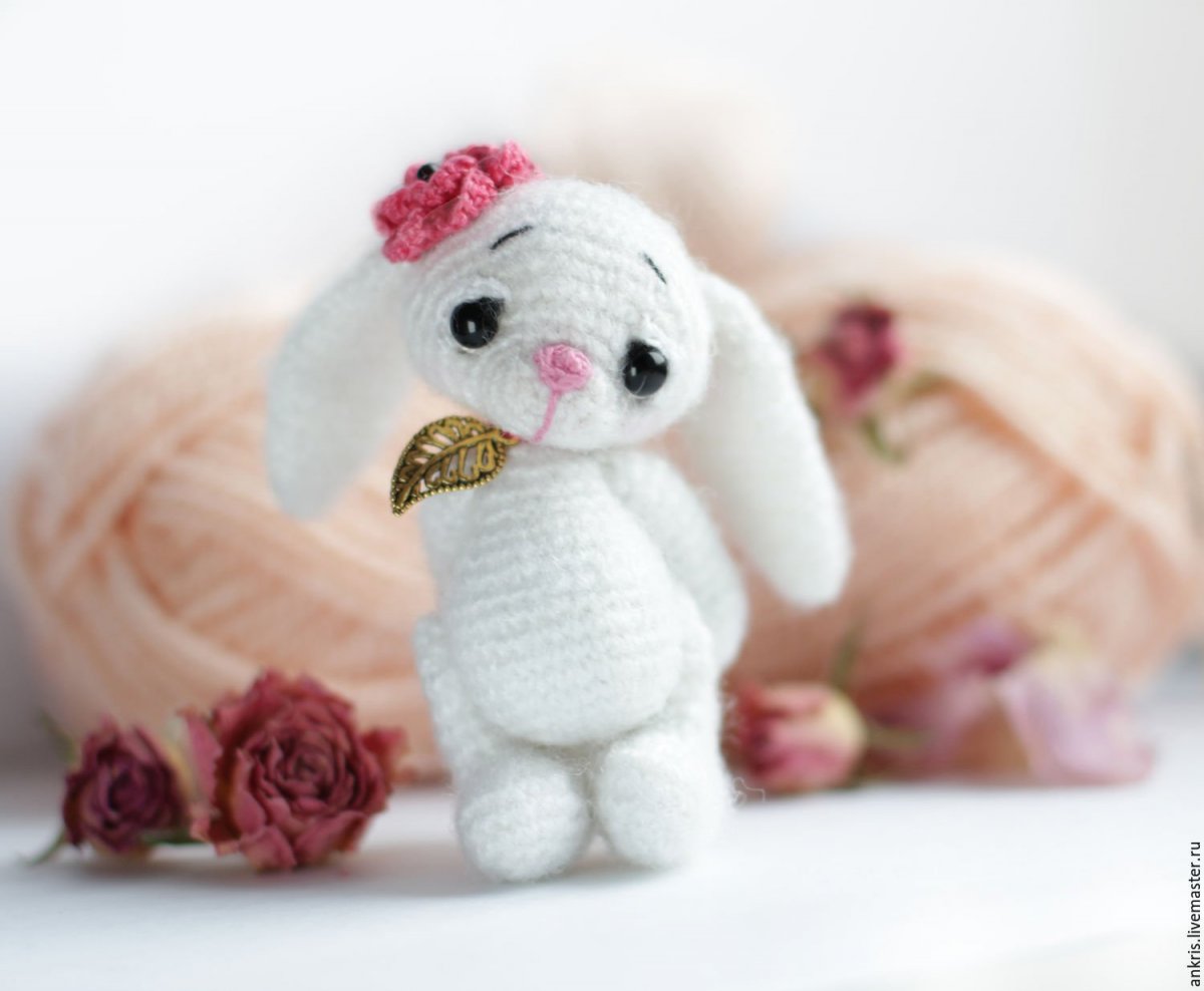 Амигуруми зайчик серый