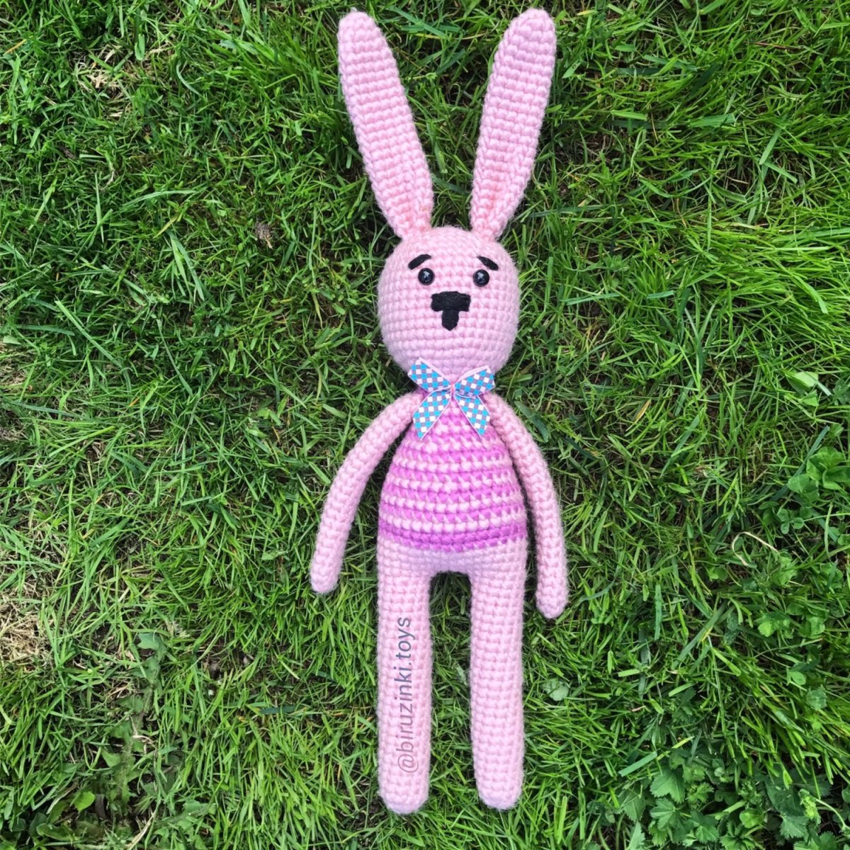 Хвост у вязаного зайца