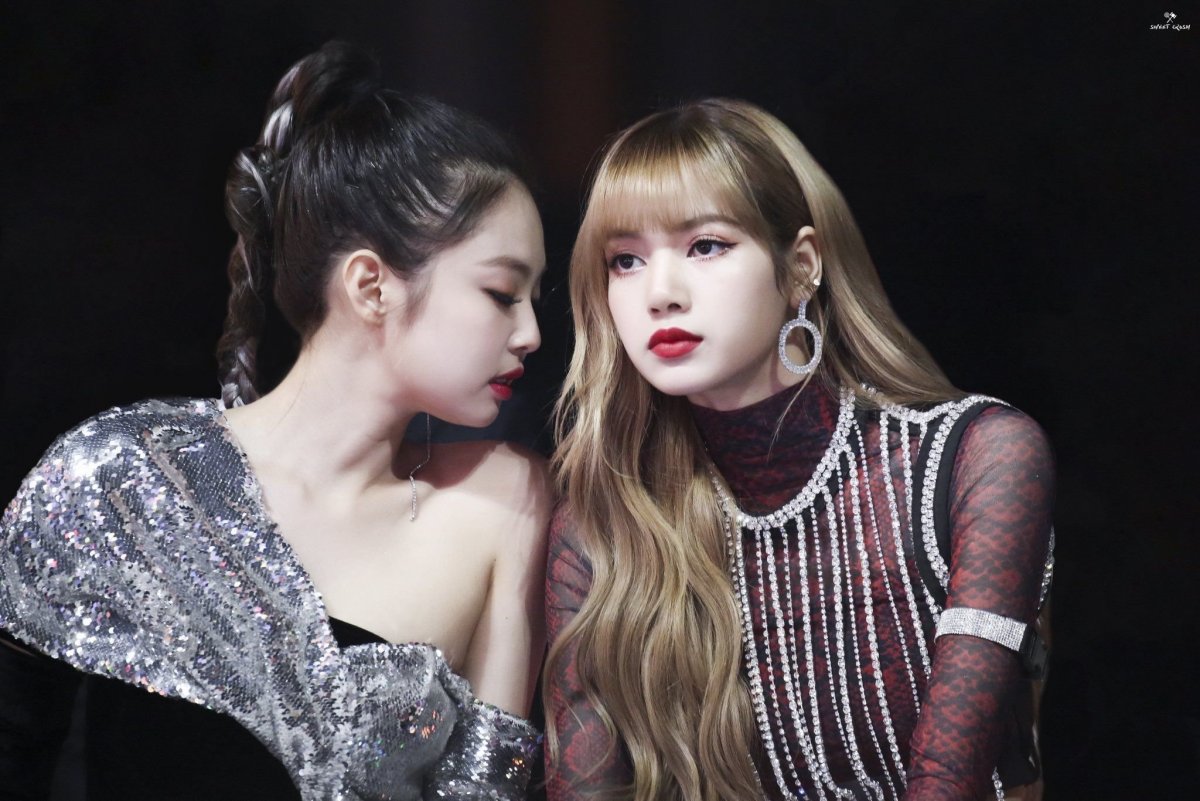 Группа BLACKPINK Дженни лиса