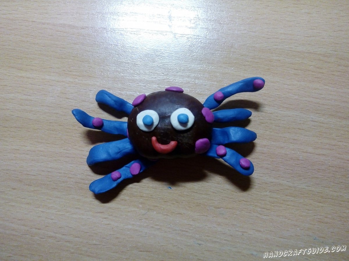Лепка паука из пластилина