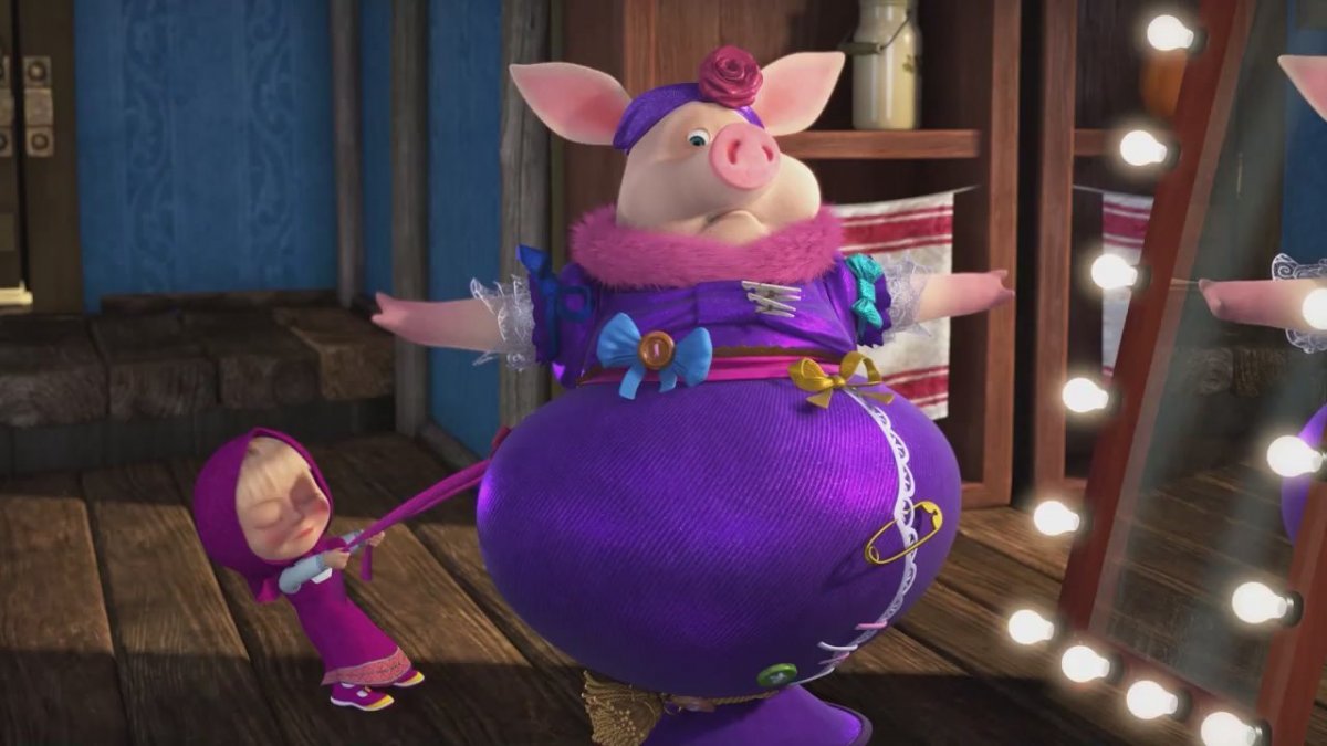 Маша и медведь Маша в коляске