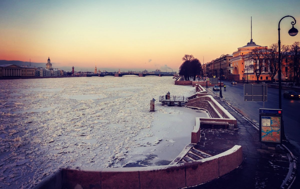 Река Нева зима