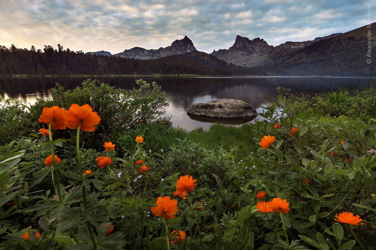 Озеро художников природный парк Ергаки Россия