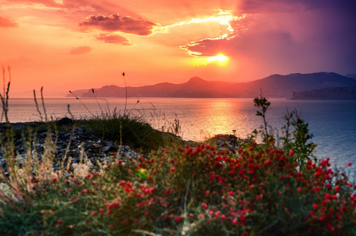 Горы море закат