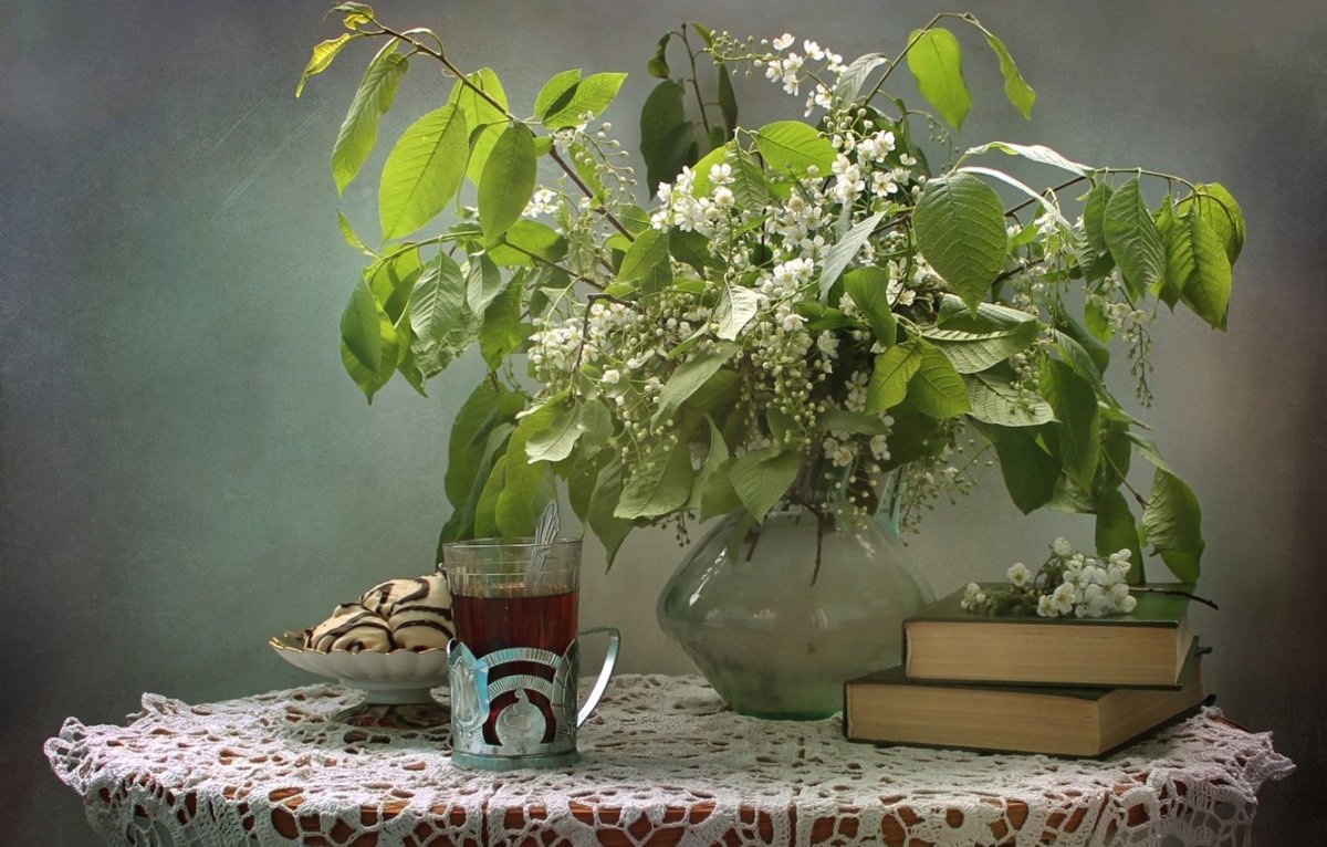 Натюрморт с черемухой