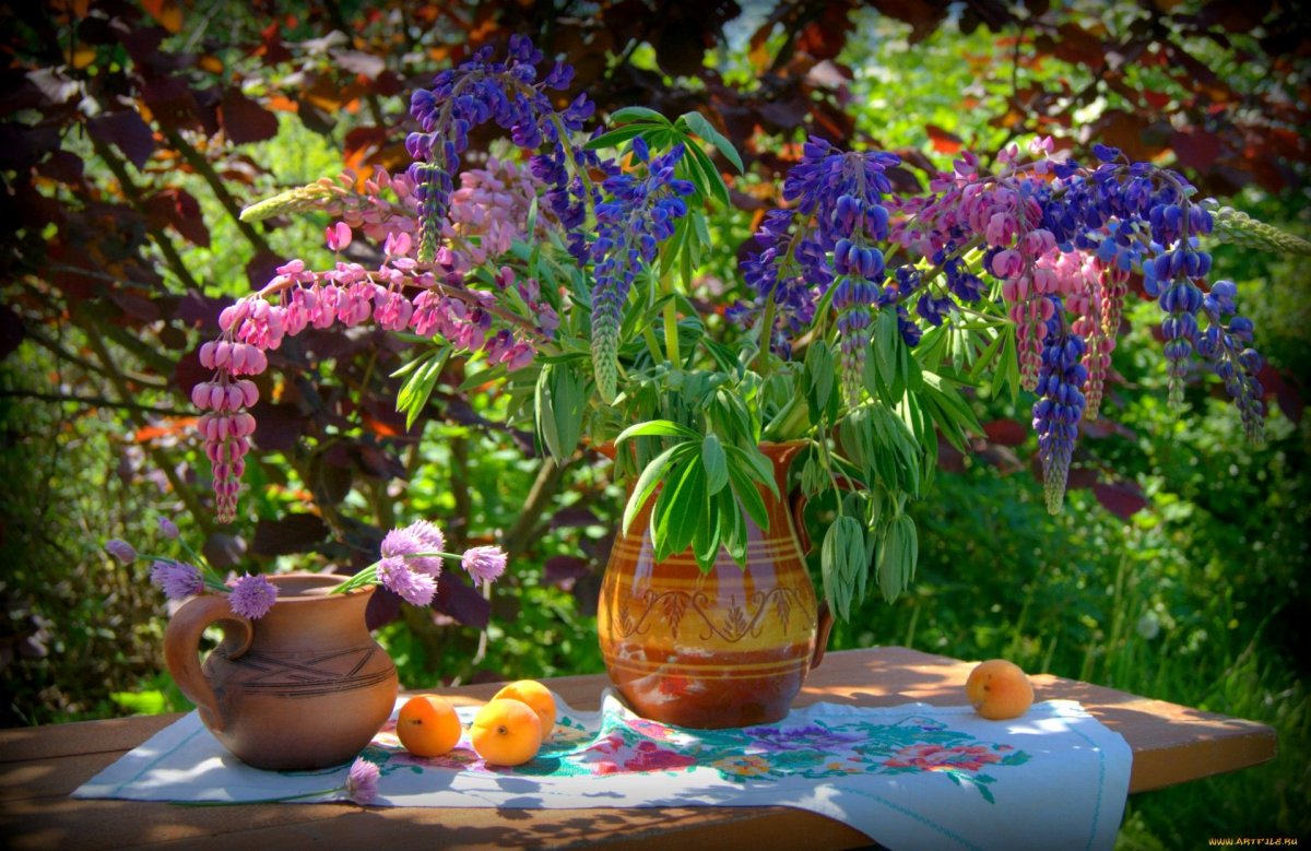 Цветы в кувшине