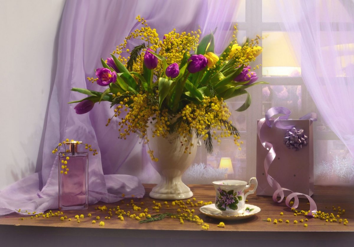 Тюльпаны и Мимоза в вазе