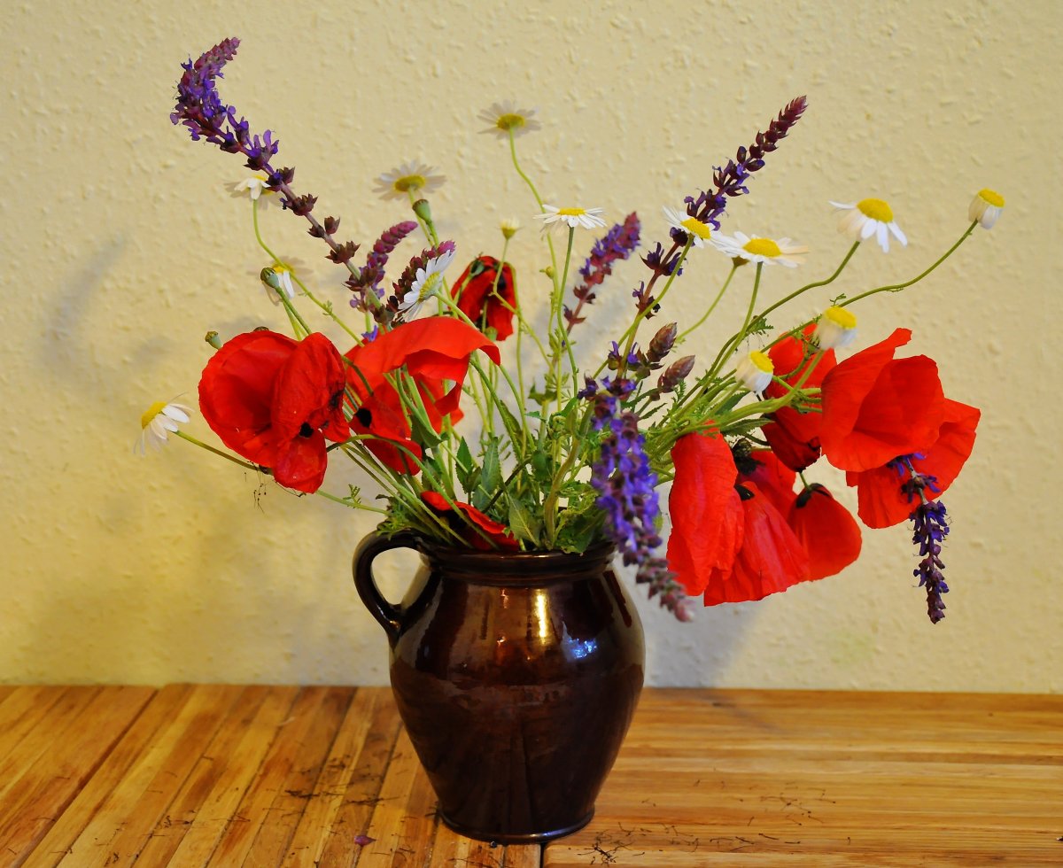 Весенний натюрморт цветов современный интерьер