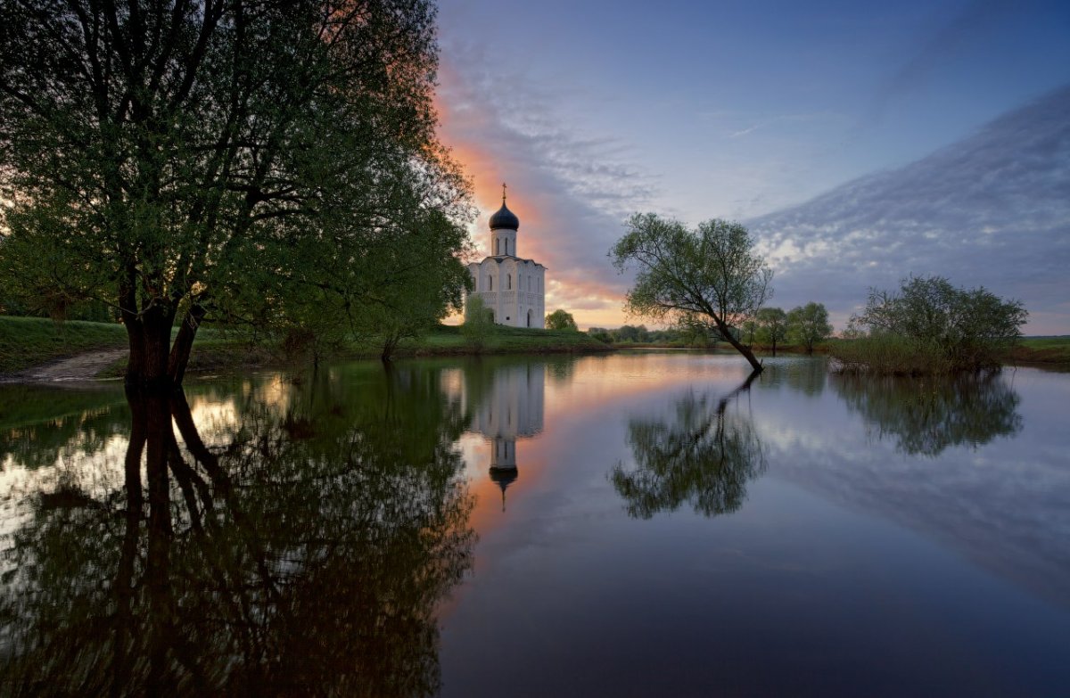Храм на Нерли утро Весна