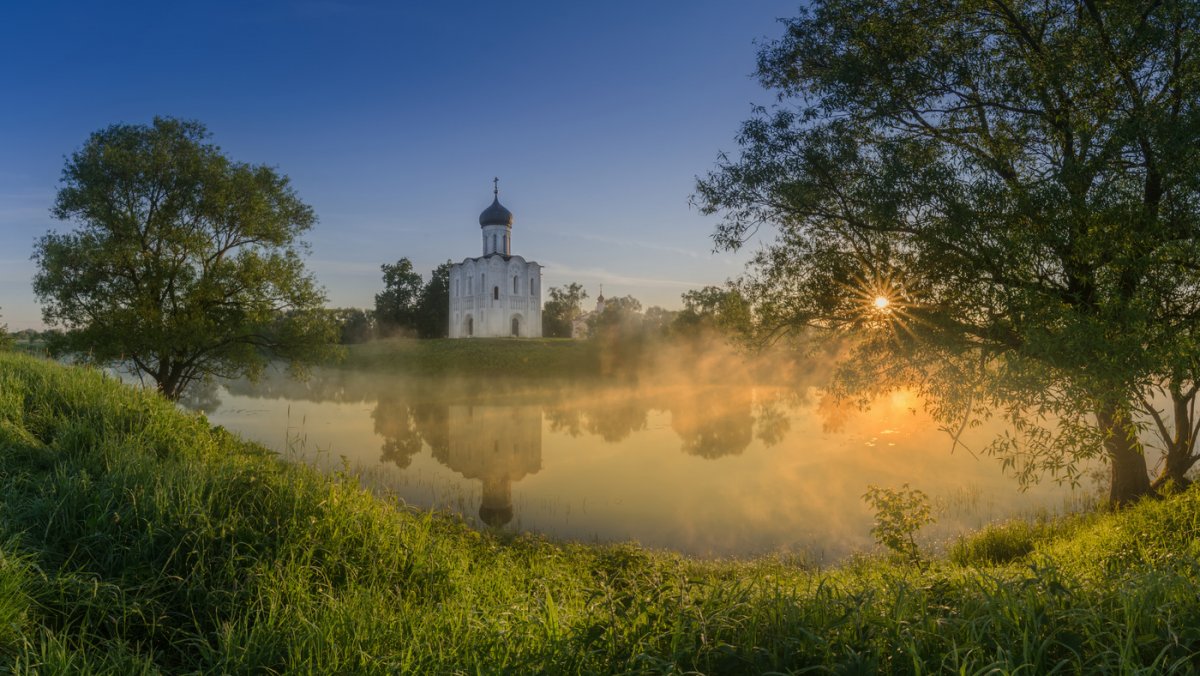 Покрова на Нерли в тумане