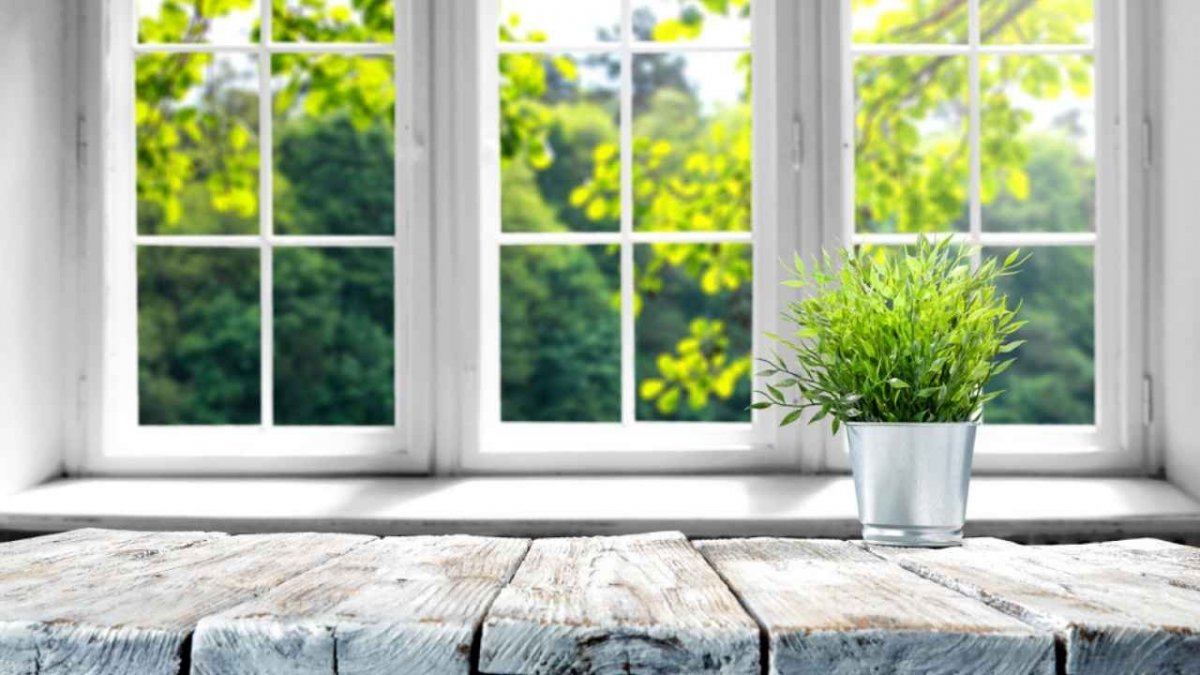 Деревенское окно с цветами