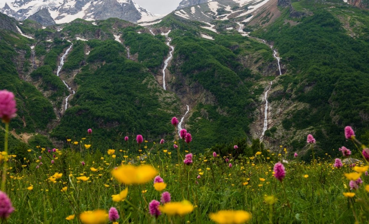 Горы Северной Осетии Дигорское ущелье