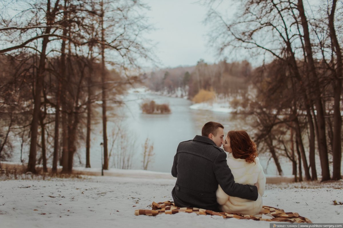 Зимняя фотосессия в парке для двоих