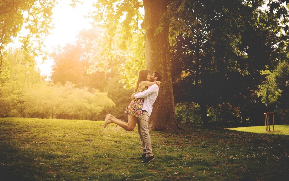 Влюбленные на природе