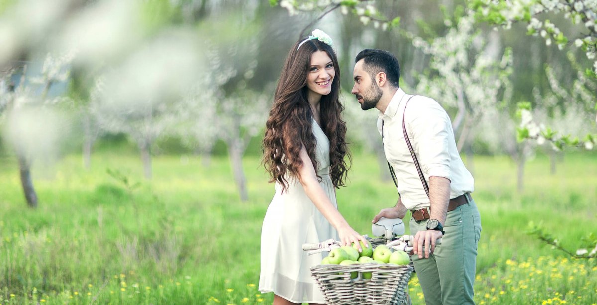 Лавстори на природе весной