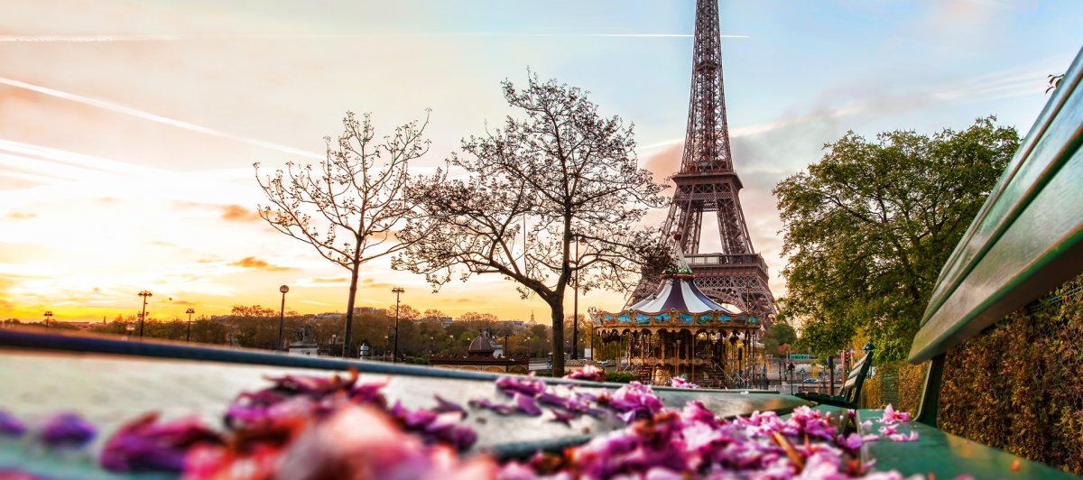 Париж весной ночью