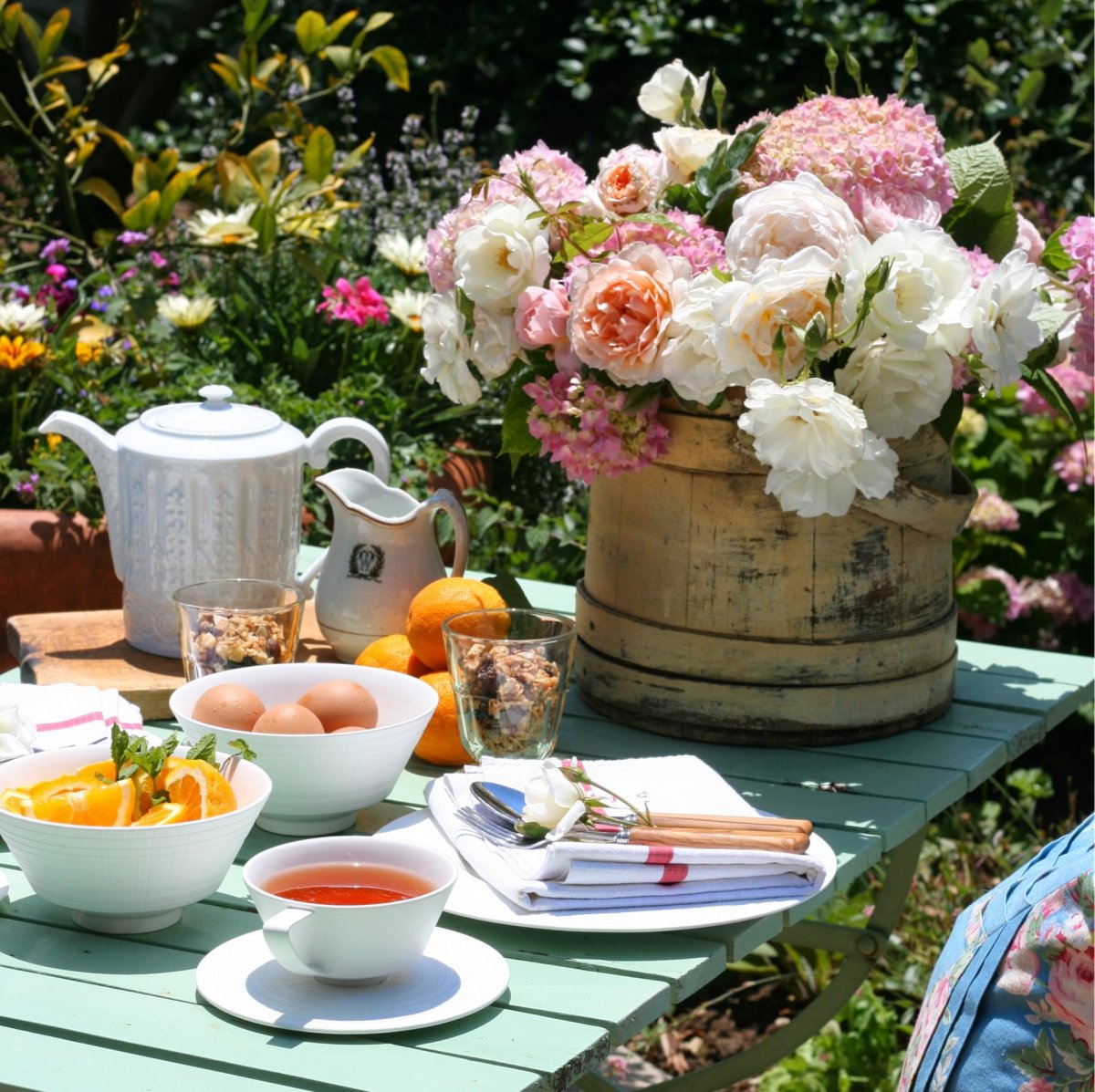 Чаепитие в саду