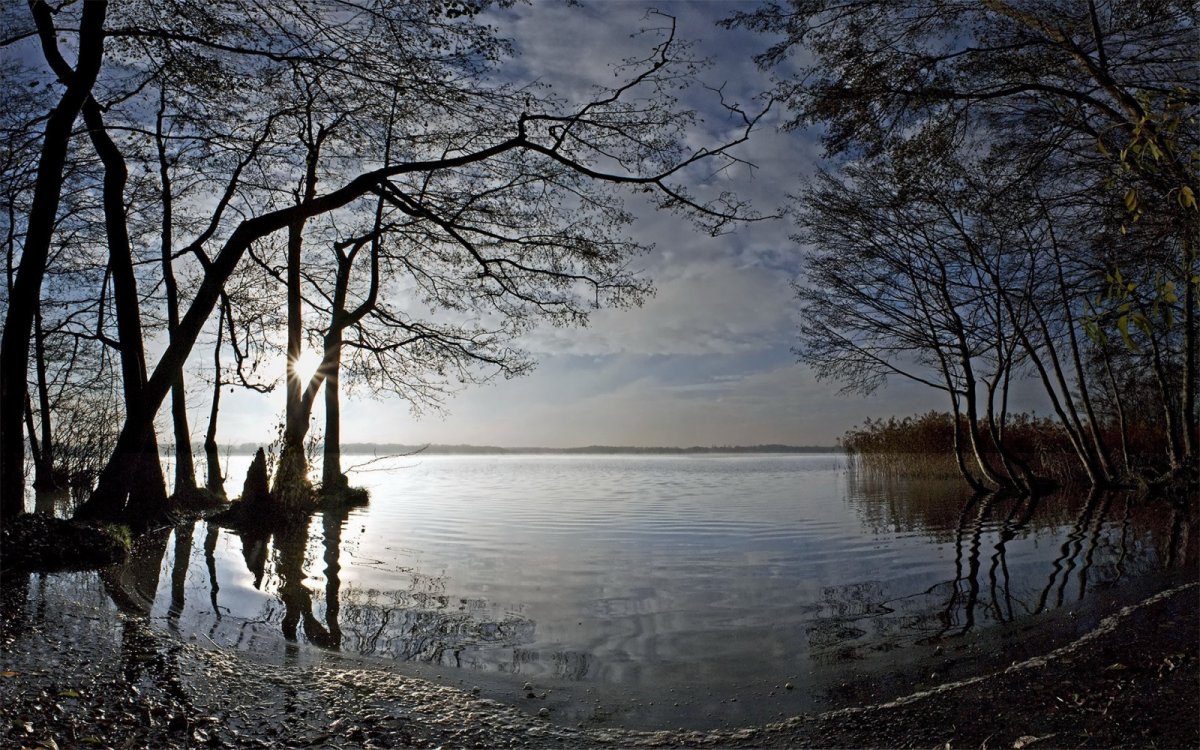 Весна озеро