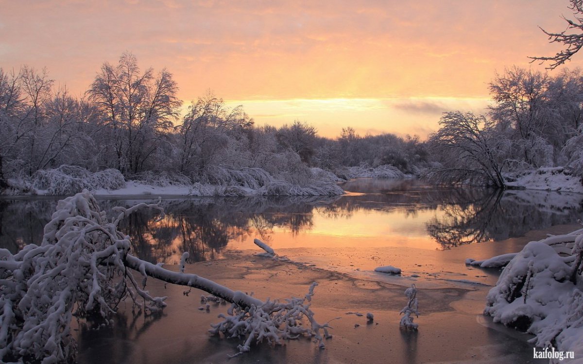 Зимний пейзаж с рекой
